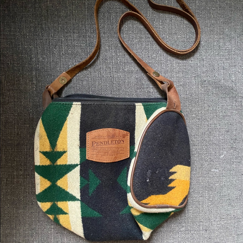 Pendleton Wool crossbody purse with leather strap.